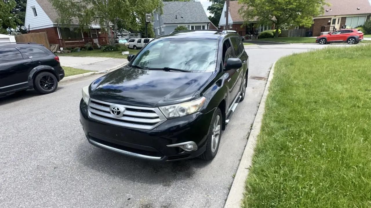 2013 Toyota Highlander - Image 1